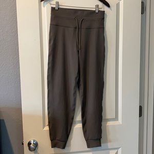Vuori Daily Jogger Oregano Small 
